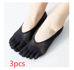 Black five-toe socks on a white background with '3pcs' text.