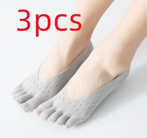 Five pairs of gray toe socks with '5pcs' text on a light background