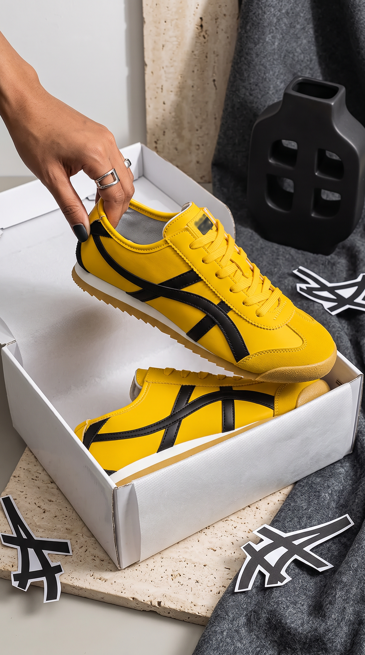 Men’s Striped Low-Top Lace-Up Sneakers
